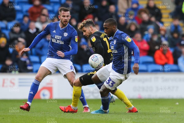 290220 - Cardiff City v Brentford, Sky Bet Championship - Junior Hoilett of Cardiff City looks to line up a shot at goal