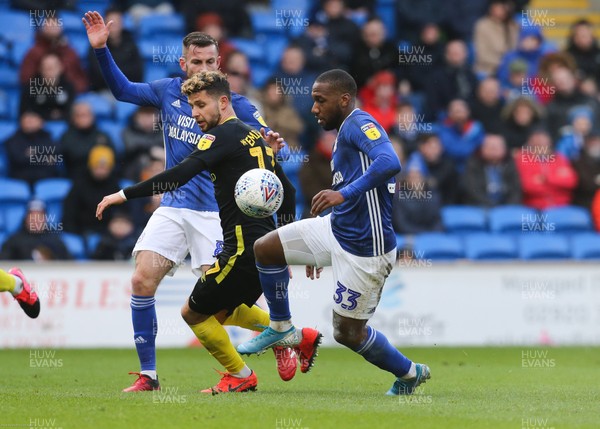 290220 - Cardiff City v Brentford, Sky Bet Championship - Junior Hoilett of Cardiff City looks to line up a shot at goal