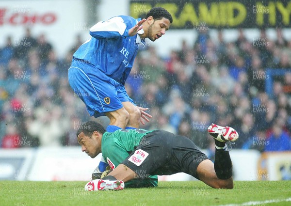 120205 - Cardiff City v Brighton & Hove Albion - Cardiff's Jobi McAnuff is denied by keeper David Yelldell