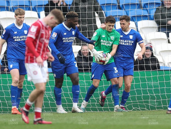 040323 - Cardiff City v Bristol City, EFL Sky Bet Championship - Stand in goalkeeper Perry Ng of Cardiff City claims the ball after Cardiff City goalkeeper Ryan Allsop is shown a red card in extra time