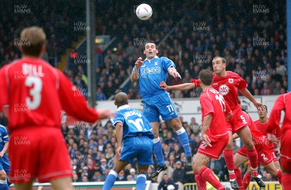 100503 - Cardiff City v Bristol City - Division Two Playoff Semi Final First Leg - Cardiff's Peter Thorne comes close with head at goal