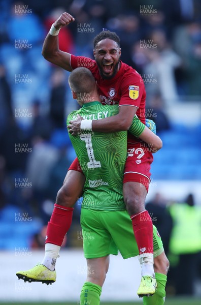 101119 - Cardiff City v Bristol City - SkyBet Championship - Ashley Williams of Bristol City celebrates at full time with keeper Daniel Bentley