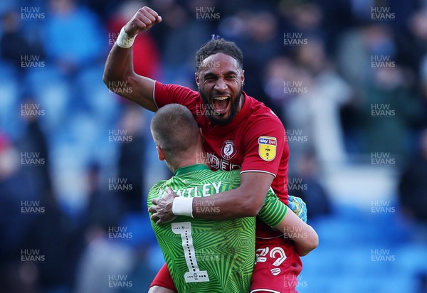 101119 - Cardiff City v Bristol City - SkyBet Championship - Ashley Williams of Bristol City celebrates at full time with keeper Daniel Bentley
