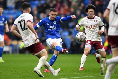 150225 - Cardiff City v Bristol City - Sky Bet Championship - Aaron Ramsey of Cardiff City has a shot at goal