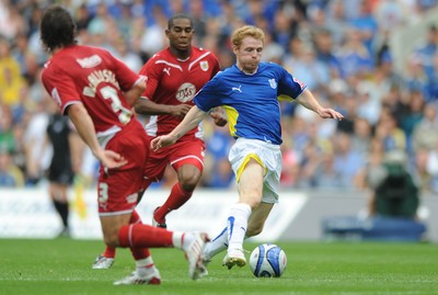 23.08.09 - Cardiff City v Bristol City - Coca-Cola Championship - Chris Burke of Cardiff City gets into space. 