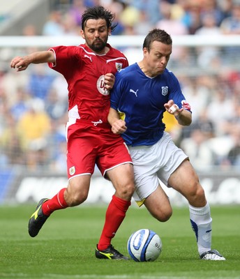 23.08.09 - Cardiff City v Bristol City, Coca Cola Championship -  Cardiff's Gavin Rae gets past Bristol's Paul Hartley  