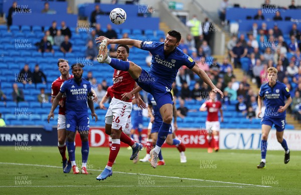 280821 - Cardiff City v Bristol City - SkyBet Championship - Kieffer Moore of Cardiff City tries to connect with the ball