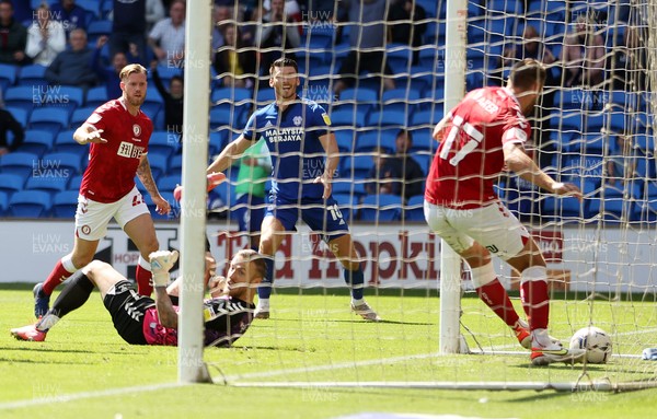 280821 - Cardiff City v Bristol City - SkyBet Championship - Kieffer Moore of Cardiff City get the ball past Daniel Bentley of Bristol City to score his sides first goal