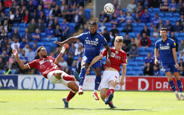 280821 - Cardiff City v Bristol City - SkyBet Championship - Leandro Bacuna of Cardiff City is tackled by Zak Vyner and Rob Atkinson of Bristol City