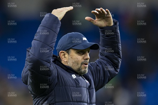 281023 - Cardiff City v Bristol City - Sky Bet Championship - Cardiff City manager Erol Bulut applauds the fans at full time
