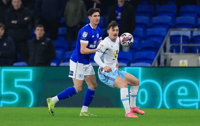 040325 Cardiff City v Burnley, EFL Sky Bet Championship - Connor Roberts of Burnley and Callum O'Dowda of Cardiff City compete for the ball