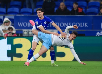 040325 Cardiff City v Burnley, EFL Sky Bet Championship - Connor Roberts of Burnley and Callum O'Dowda of Cardiff City compete for the ball