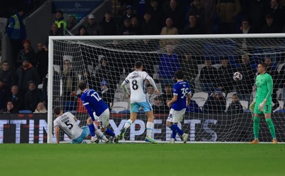 040325 Cardiff City v Burnley, EFL Sky Bet Championship - Maxime Esteve of Burnley scores Burnley’s second goal