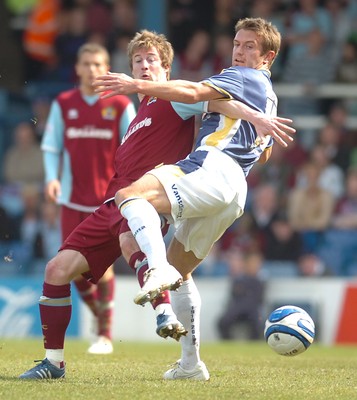 13.04.09 - Championship Football -  Cardiff City v Burnley -  Burnley's Wade Elliott and Cardiff's Stephen McPhail compete 