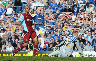 13.04.09 - Championship Football -  Cardiff City v Burnley -  Cardiff's Ross McCormack beats Burnley 'keeper Brian Jensen to score his second goal(Cardiff's third) as Clarke Carlisle looks on 