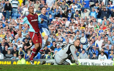 13.04.09 - Championship Football -  Cardiff City v Burnley -  Cardiff's Ross McCormack beats Burnley 'keeper Brian Jensen to score his second goal(Cardiff's third) as Clarke Carlisle looks on 
