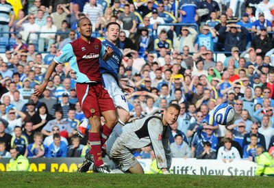 13.04.09 - Championship Football -  Cardiff City v Burnley -  Cardiff's Ross McCormack beats Burnley 'keeper Brian Jensen to score his second goal(Cardiff's third) as Clarke Carlisle looks on 
