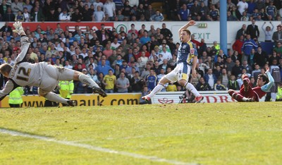 13.04.09.. Cardiff City v Burnley, Coca Cola Championship -  Cardiff's Ross McCormack scores City's second goal 