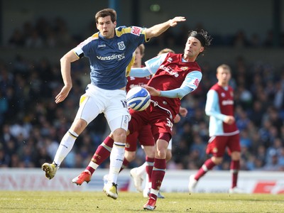 13.04.09.. Cardiff City v Burnley, Coca Cola Championship -  Cardiff's Joe Ledley and Burnley's Chris Eagles compete for the ball 