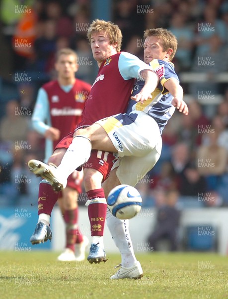 13.04.09 - Championship Football -  Cardiff City v Burnley -  Burnley's Wade Elliott and Cardiff's Stephen McPhail compete 
