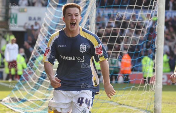 13.04.09.. Cardiff City v Burnley, Coca Cola Championship -  Cardiff's Ross McCormack celebrates after he scores City's second goal 