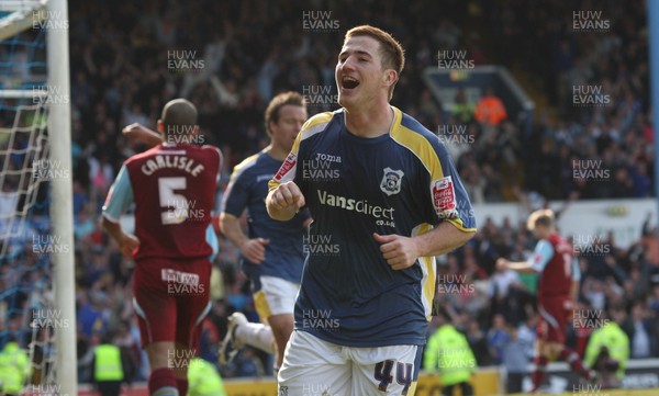 13.04.09.. Cardiff City v Burnley, Coca Cola Championship -  Cardiff's Ross McCormack celebrates after hescores his second goal 