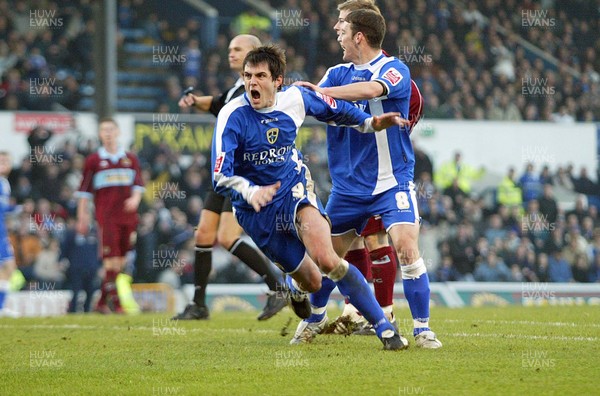 140106Cardiff City v Burnley Cardiff's new signing Steve Thompson celebrates his first goal  