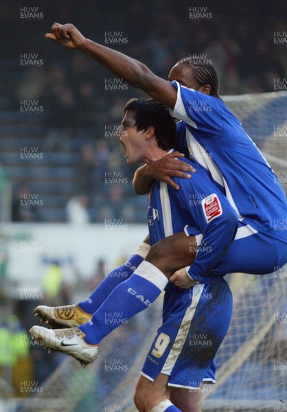 140106Cardiff City v Burnley Cardiff's new signing Steve Thompson celebrates his first goal with Cameron Jerome  