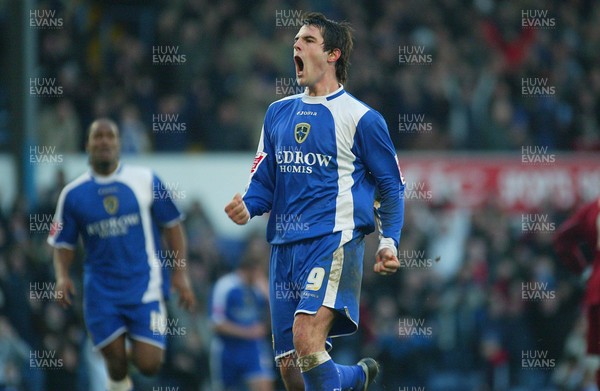 140106Cardiff City v Burnley Cardiff's new signing Steve Thompson celebrates his second goal  