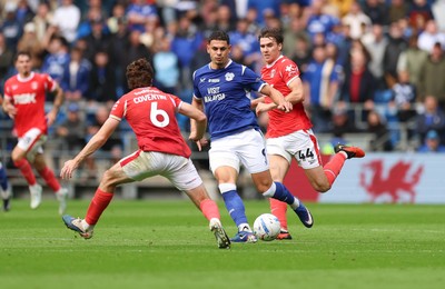 190926 Cardiff City v Charlton Athletic, EFL Sky Bet Championship - Yousef Salech of Cardiff City plays the ball past Conor Coventry of Charlton Athletic