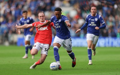 190926 Cardiff City v Charlton Athletic, EFL Sky Bet Championship - Chris Willock of Cardiff City is challenged by Oliver Skipp of Charlton Athletic