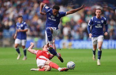 190926 Cardiff City v Charlton Athletic, EFL Sky Bet Championship - Chris Willock of Cardiff City is challenged by Oliver Skipp of Charlton Athletic