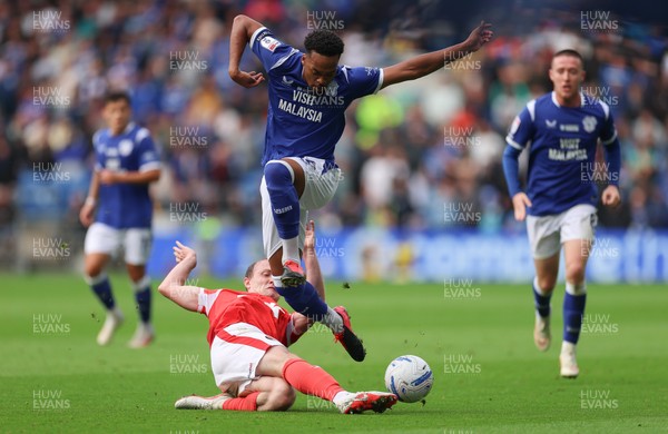 190926 Cardiff City v Charlton Athletic, EFL Sky Bet Championship - Chris Willock of Cardiff City is challenged by Oliver Skipp of Charlton Athletic