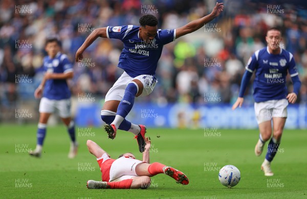 190926 Cardiff City v Charlton Athletic, EFL Sky Bet Championship - Chris Willock of Cardiff City is challenged by Oliver Skipp of Charlton Athletic