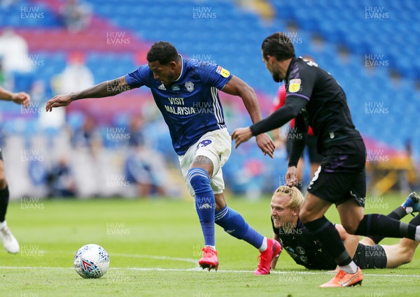 300620 - Cardiff City v Charlton Athletic - SkyBet Championship - Nathaniel Mendez-Laing of Cardiff City is challenged by George Lapslie of Charlton Athletic