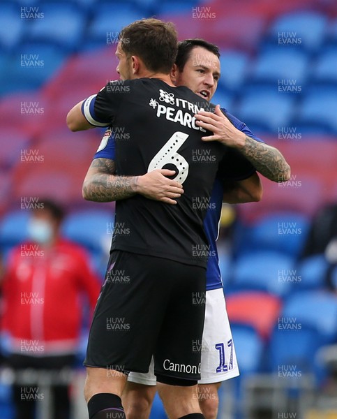 300620 - Cardiff City v Charlton Athletic - SkyBet Championship - Lee Tomlin of Cardiff City hugs Jason Pearce of Charlton Athletic at full time