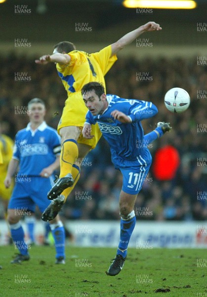 040103 - Cardiff City v Coventry City - FA Cup Third Round - Cardiff's Peter Thorne outjumps Mo Konjic