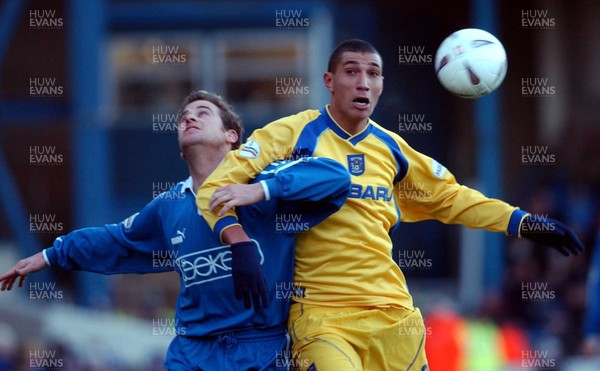 040103 - Cardiff City v Coventry City - FA Cup Third Round - Cardiff's Gary Croft tussles with Jay Boothroyd for a high ball