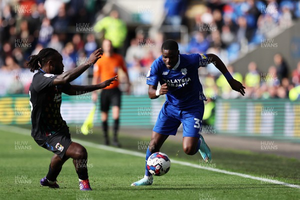 151022 - Cardiff City v Coventry City - Sky Bet Championship -  Niels Nkounkou of Cardiff city (r) makes a break 