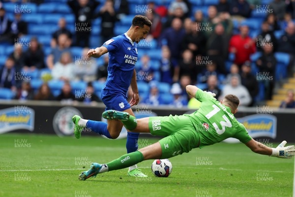 151022 - Cardiff City v Coventry City - Sky Bet Championship -  Callum Robinson of Cardiff city ‘scores’ a goal in 2nd half but it is disallowed 