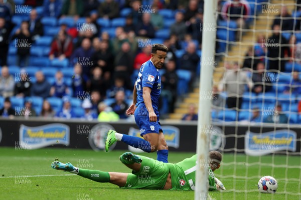 151022 - Cardiff City v Coventry City - Sky Bet Championship -  Callum Robinson of Cardiff city ‘scores’ a goal in 2nd half but it is disallowed 