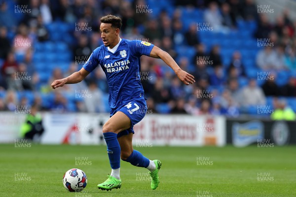 151022 - Cardiff City v Coventry City - Sky Bet Championship -  Callum Robinson of Cardiff city in action