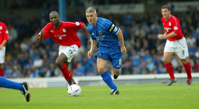 270903Cardiff City v Crewe Alexandra  Cardiff's Graham Kavanagh pushes forward 