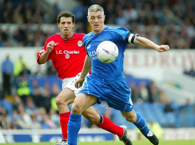 270903Cardiff City v Crewe Alexandra  Cardiff's Graham Kavanagh controls under pressure from Anthony Tonkin 