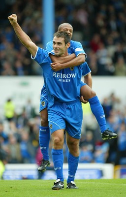 270903Cardiff City v Crewe Alexandra  Cardiff's Peter Thorne celebrates goal with Robert Earnshaw  