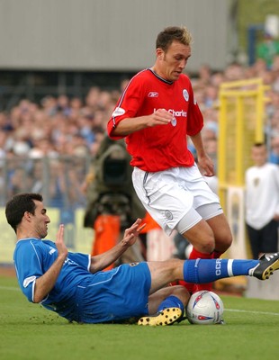 270903 Cardiff City v Crewe Alexandra Crew's Dean Ashton is challenged by Tony Vidmar 