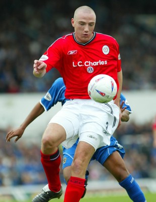 270903Cardiff City v Crewe Alexandra  Crewe's Richard Walker holds off Robert Earnshaw 