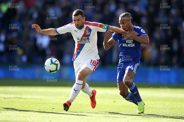 040519 - Cardiff City v Crystal Palace - Premier League - James McArthur of Crystal Palace is challenged by Bobby Reid of Cardiff City