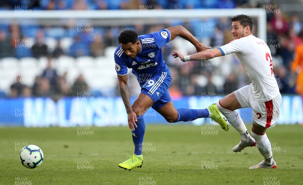 040519 - Cardiff City v Crystal Palace - Premier League - Nathaniel Mendez-Laing of Cardiff City is challenged by Joel Ward of Crystal Palace