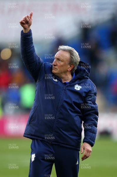 040519 - Cardiff City v Crystal Palace - Premier League - Cardiff City Manager Neil Warnock thanks the fans